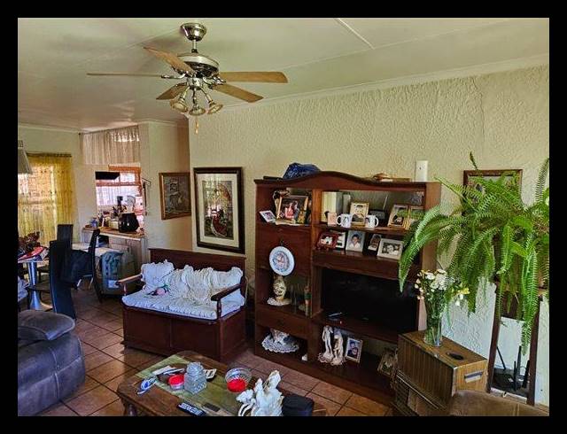 2 BEDROOM TOWNHOUSE FOR SALE IN BIRCHLEIGH NORTH